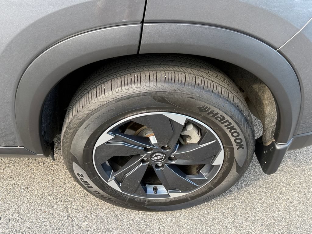 Used 2024 Nissan Rogue SV w/ SV Premium Package AWD/4WD image 11