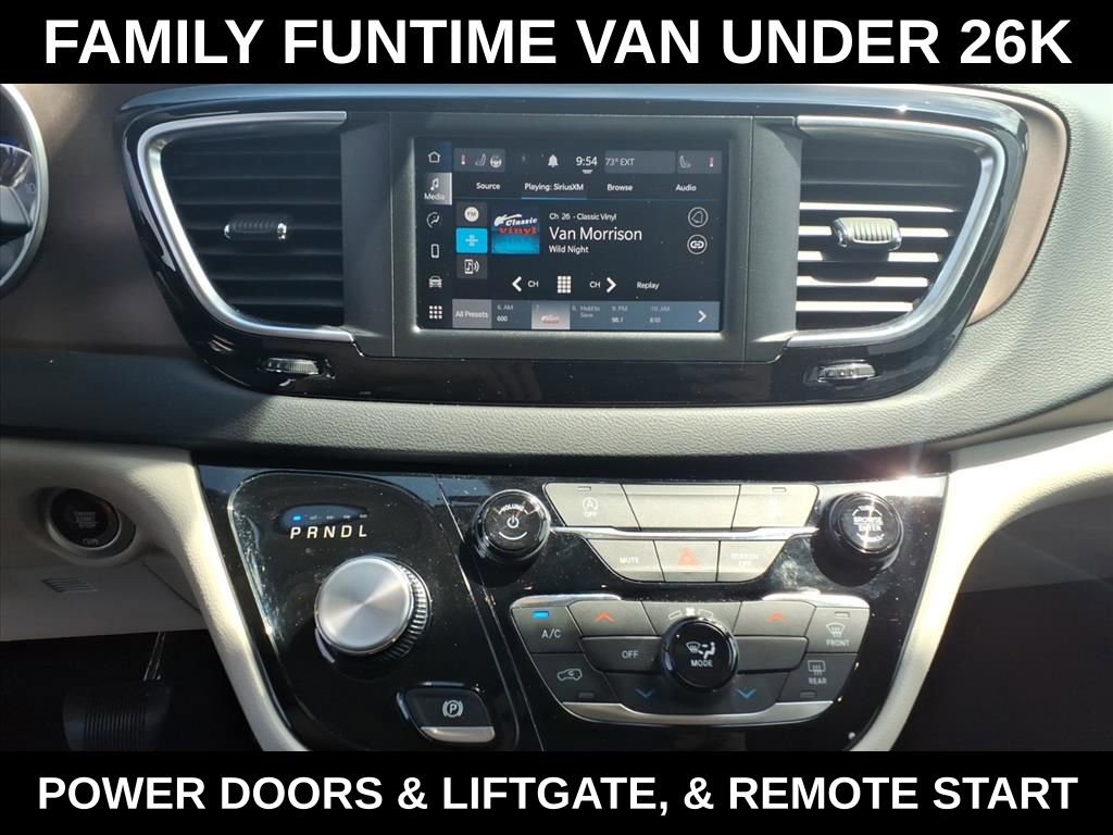 Used 2023 Chrysler Voyager LX image 22