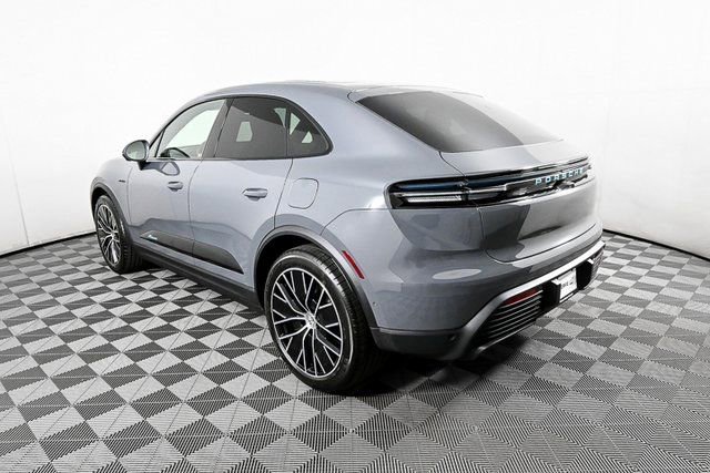 Certified 2025 Porsche Macan Electric image 3