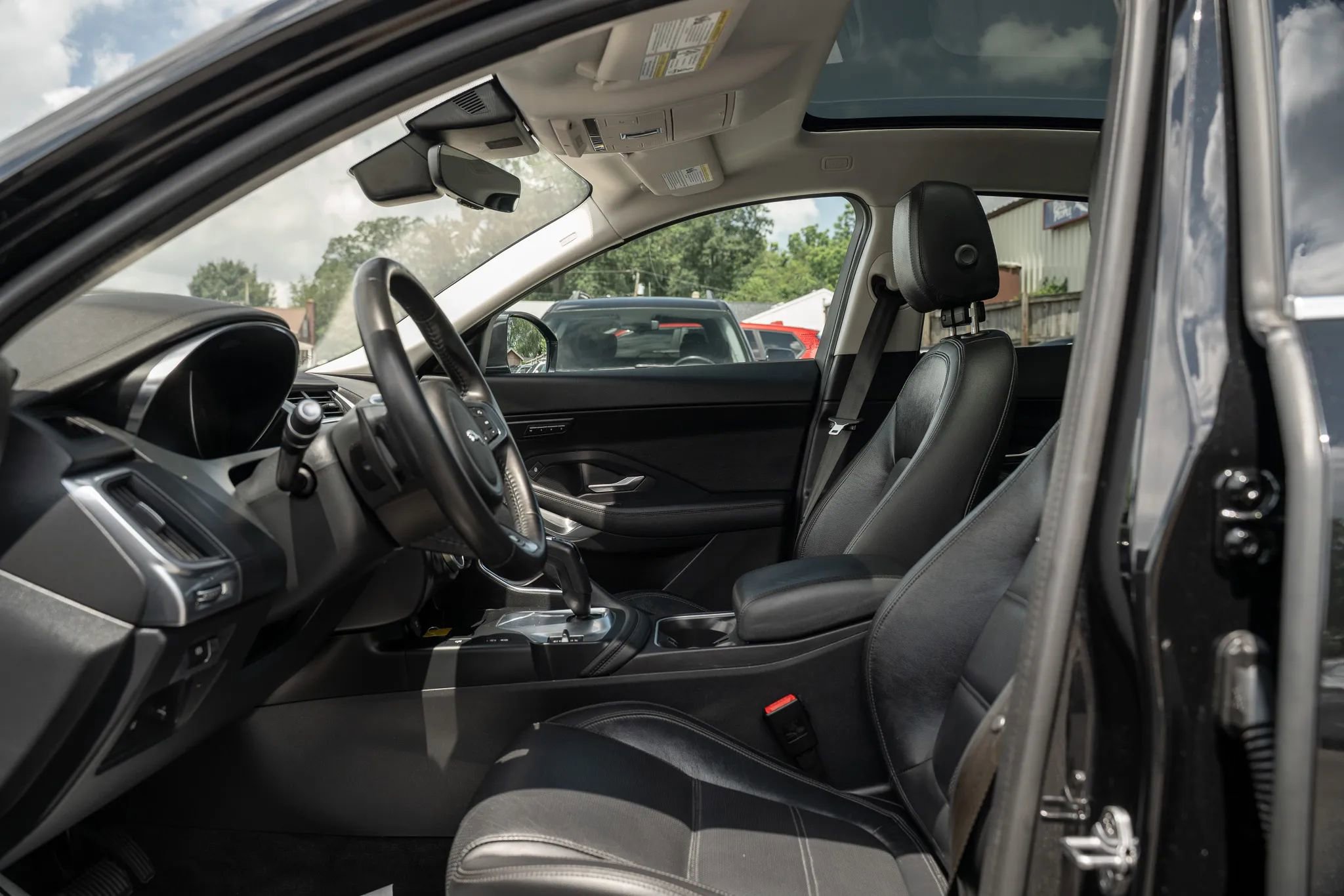 Used 2020 Jaguar E-PACE SE image 7