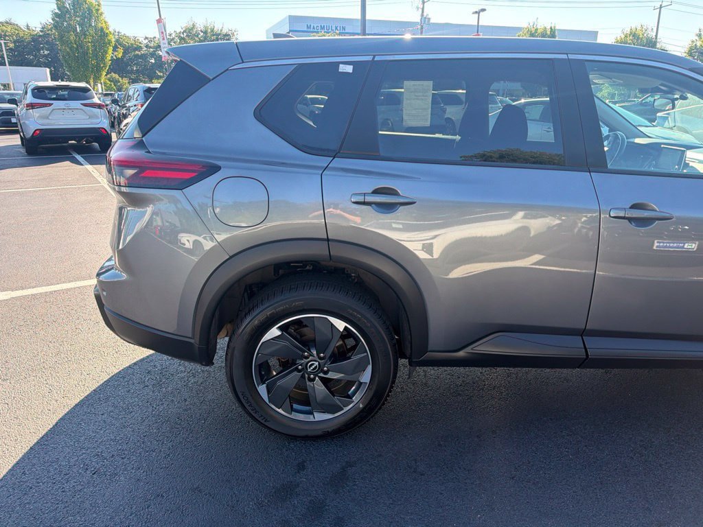Used 2025 Nissan Rogue SV AWD/4WD image 4
