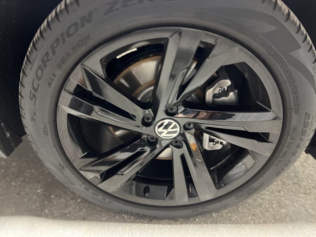 Used 2024 Volkswagen Tiguan SE R-Line image 46