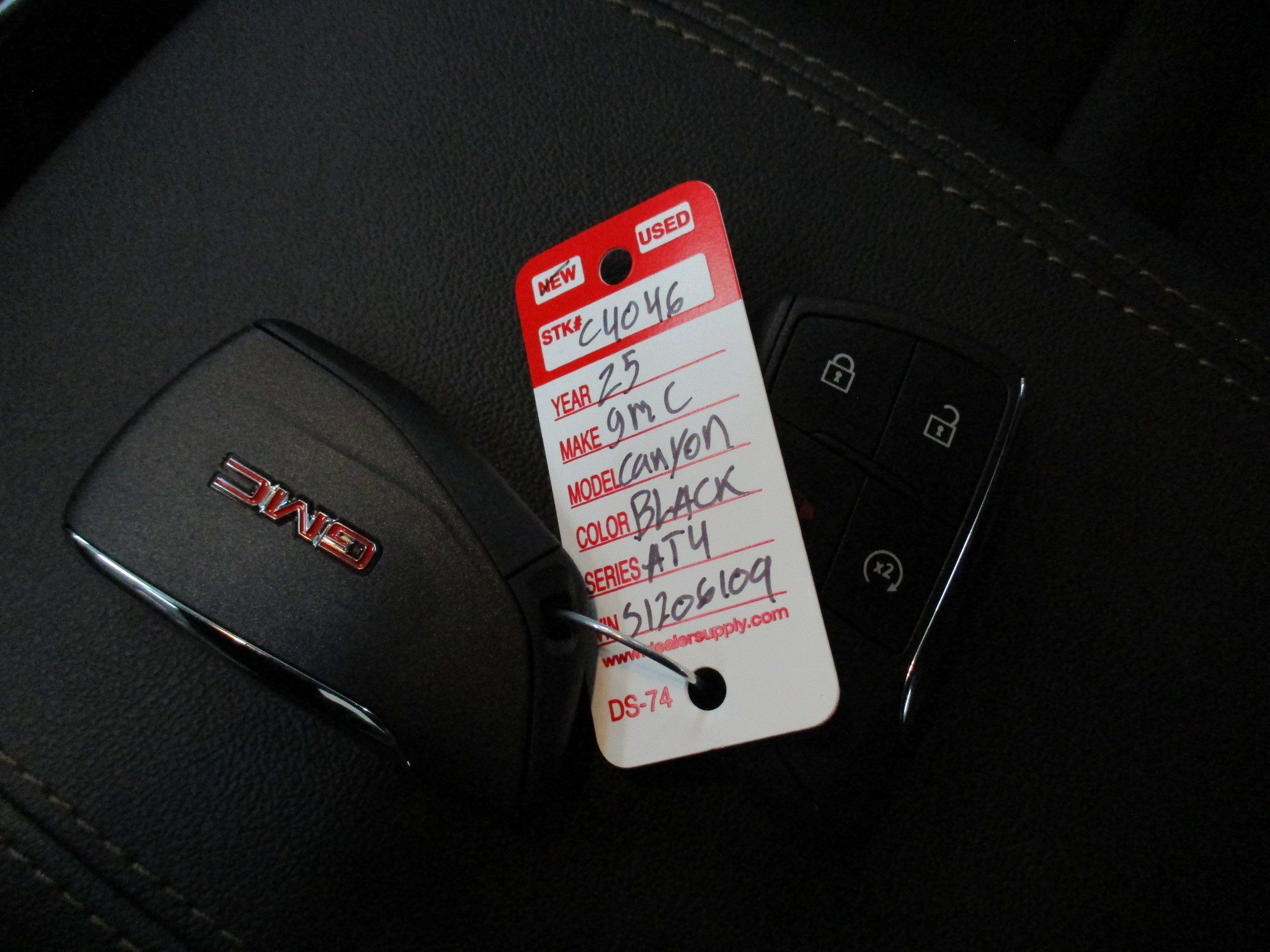 New 2025 GMC Canyon AT4 w/ AT4 Premium Package image 32