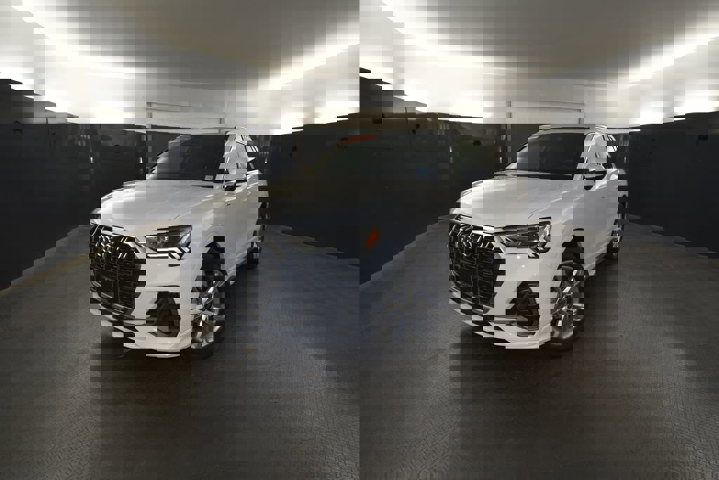 Used 2024 Audi Q3 2.0T Premium Plus w/ Premium Plus Package image 1