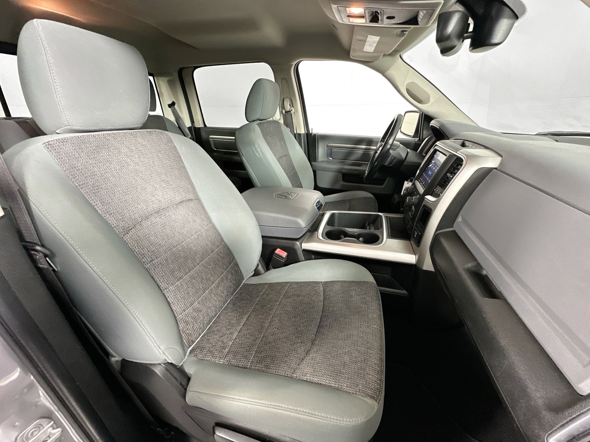 Used 2020 RAM 1500 Classic SLT w/ Luxury Group image 26