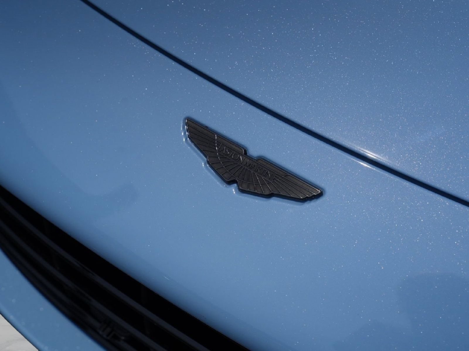 Used 2023 Aston Martin V8 Vantage Roadster RWD image 7
