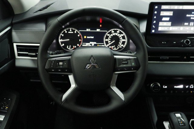 New 2026 Mitsubishi Outlander SE FWD image 20