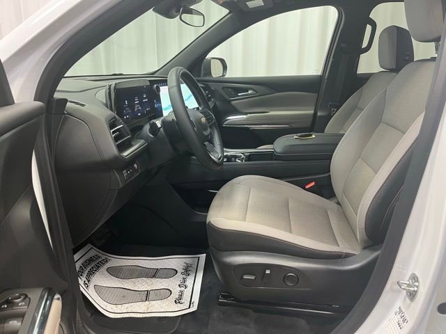 Used 2025 Chevrolet Traverse LT image 6