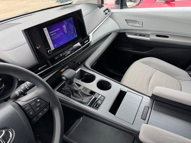 Certified 2025 Toyota Sienna LE image 15