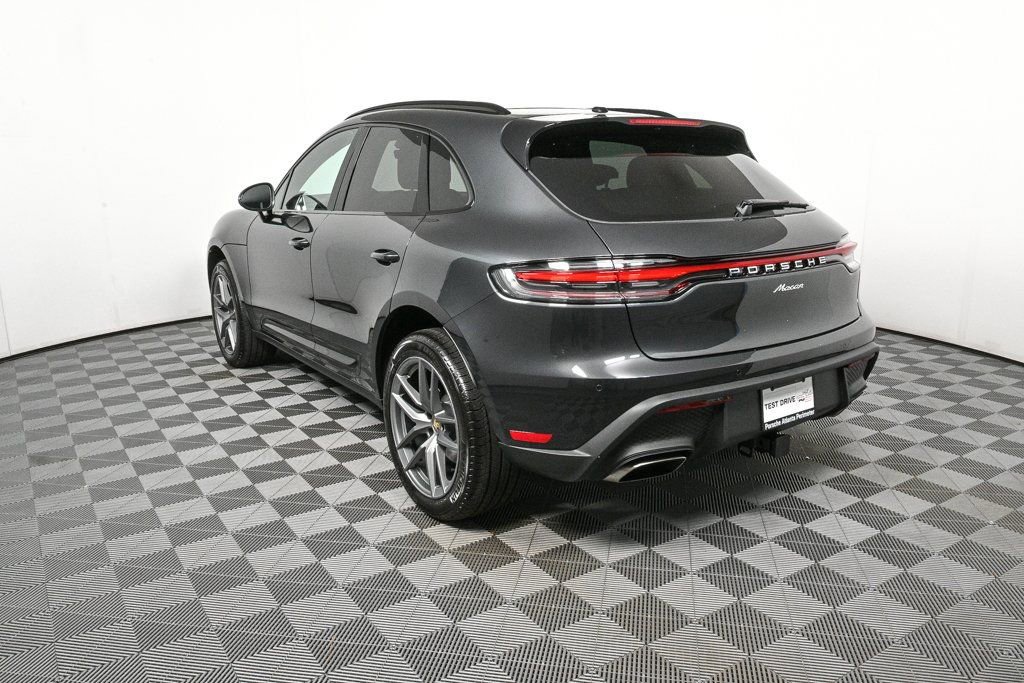 Certified 2026 Porsche Macan image 3
