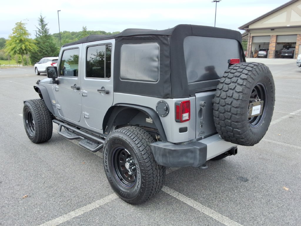 Used 2014 Jeep Wrangler Unlimited Sahara w/ Max Tow Package AWD/4WD image 7