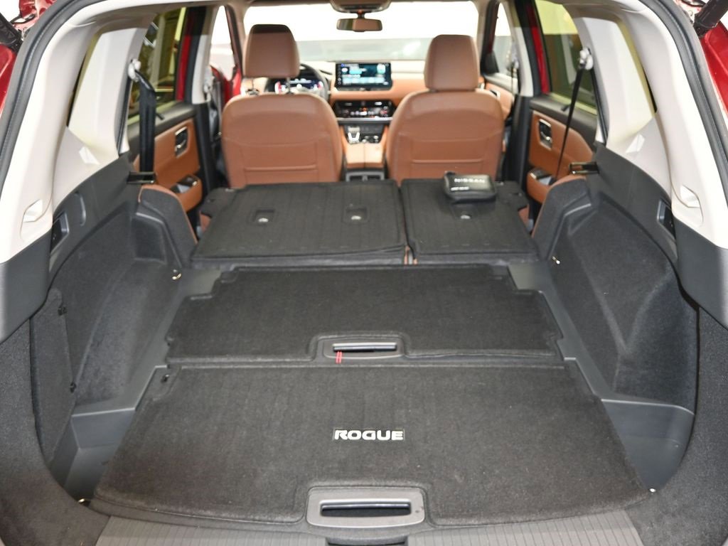Used 2025 Nissan Rogue Platinum w/ Platinum Premium Package image 12