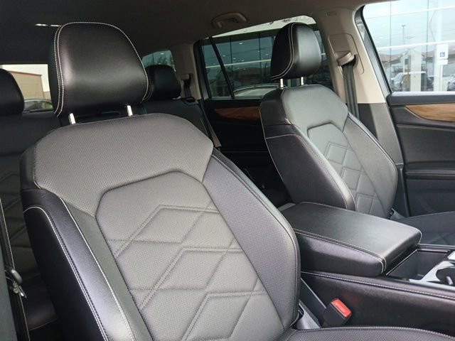 Used 2024 Volkswagen Atlas SE w/ Black Wheel Package image 19