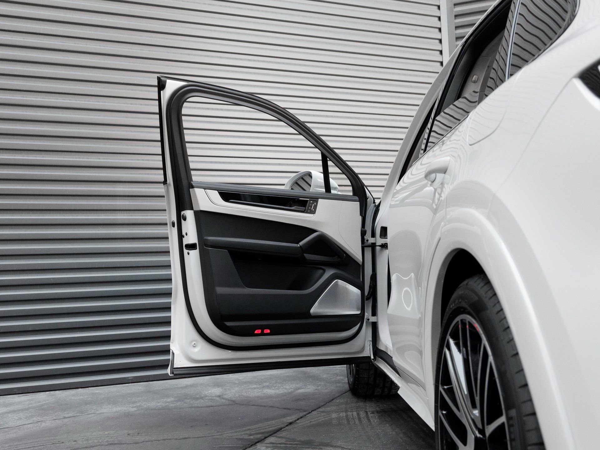 New 2026 Porsche Cayenne Turbo image 14