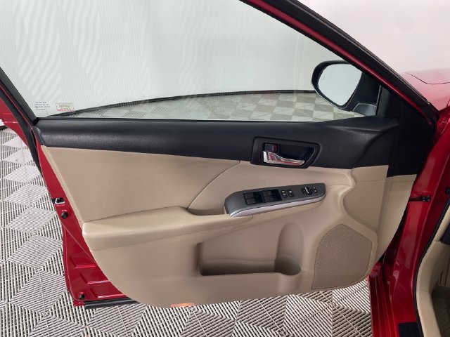 Used 2012 Toyota Camry XLE w/ Leather Pkg FWD image 15