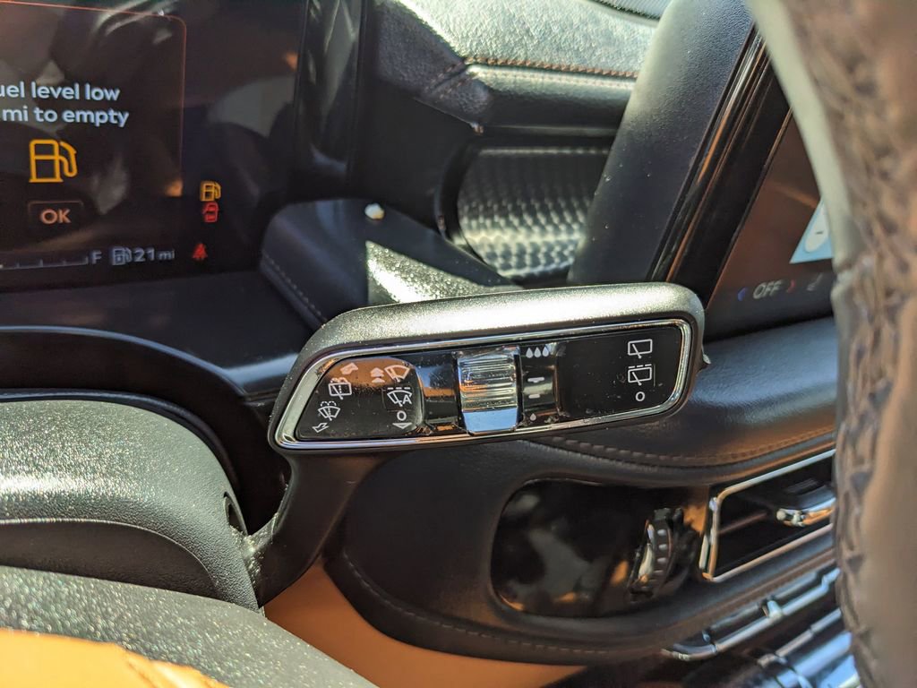 Used 2025 Lincoln Aviator Black Label AWD/4WD image 35