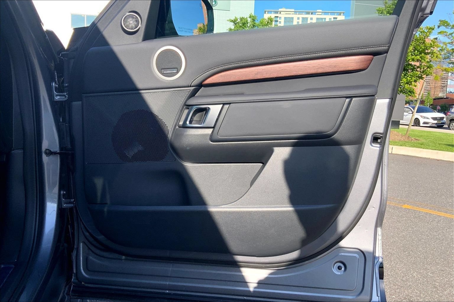 Certified 2025 Land Rover Discovery Dynamic SE AWD/4WD image 22