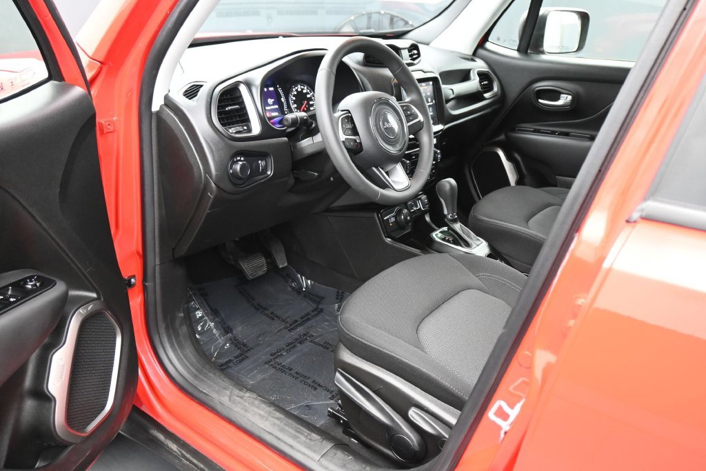 Used 2023 Jeep Renegade Latitude AWD/4WD image 2