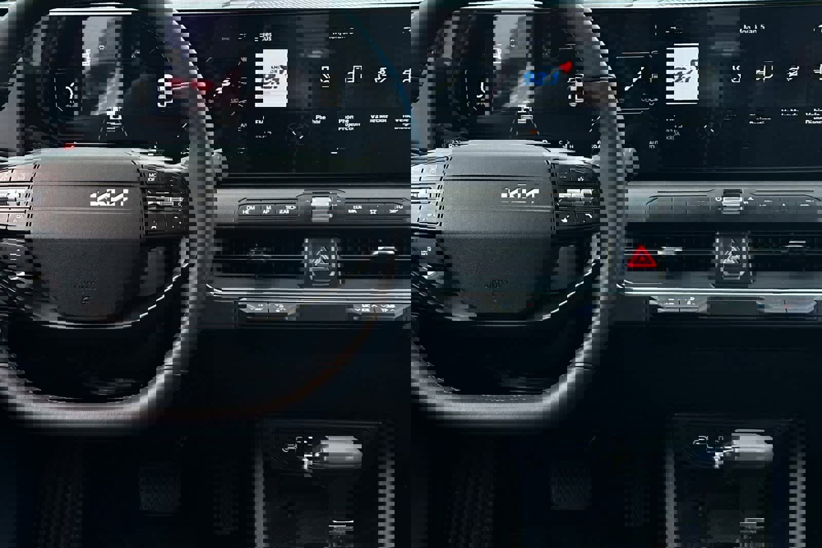 Used 2025 Kia K4 EX image 14