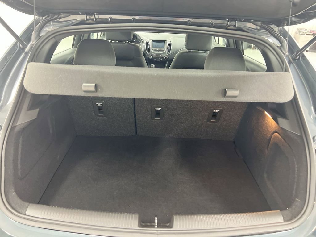 Used 2018 Chevrolet Cruze LT w/ RS Package FWD image 23