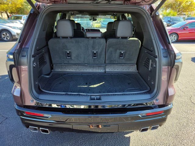 Used 2024 Chevrolet Traverse RS image 13