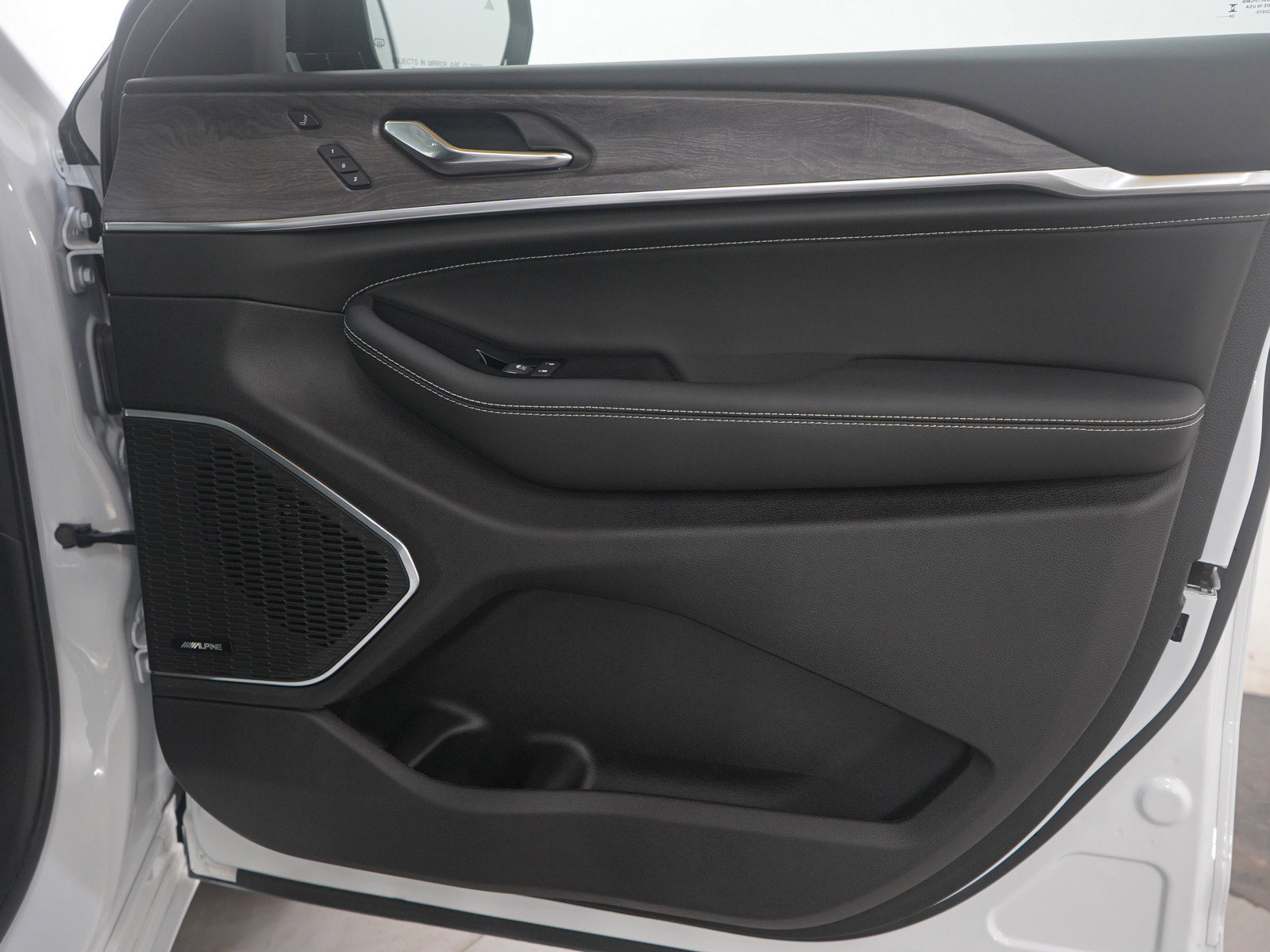 Used 2024 Jeep Grand Cherokee Overland w/ Luxury Tech Group IV image 9