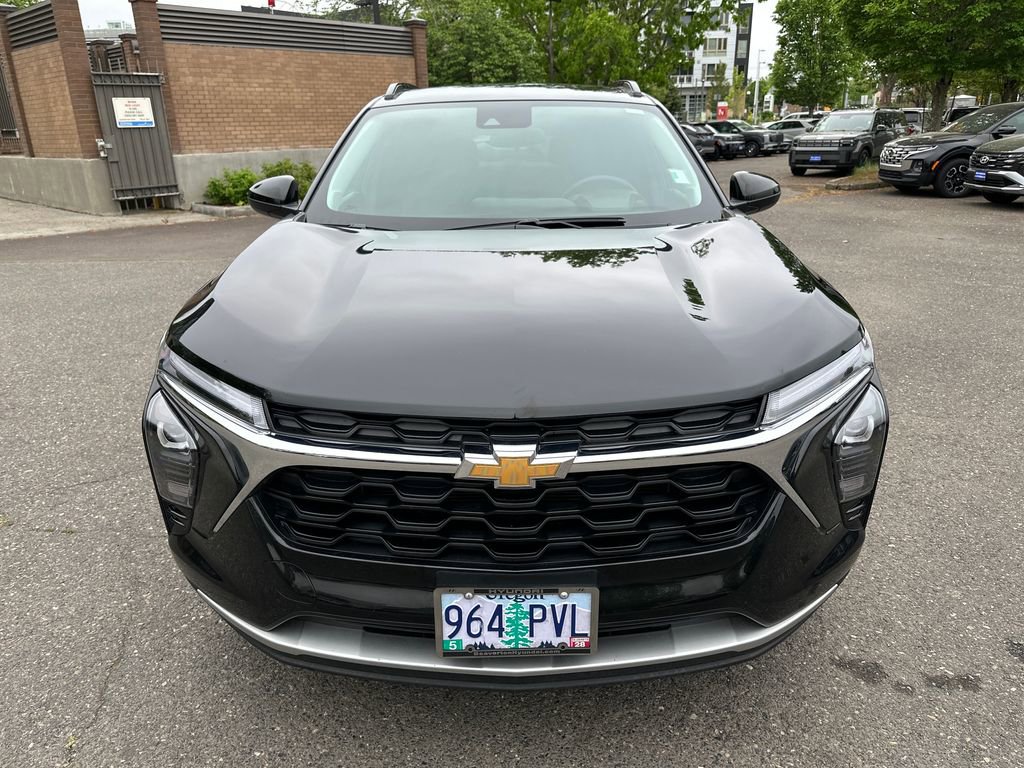 Used 2024 Chevrolet Trax LT w/ Driver Confidence Package FWD image 9