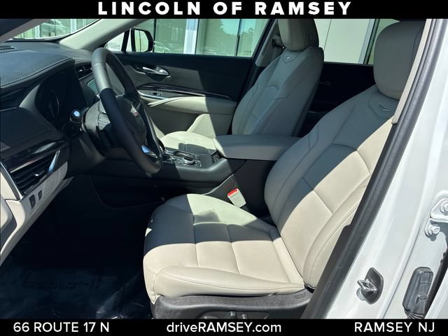 Used 2022 Cadillac XT4 Luxury w/ Cold Weather Package AWD/4WD image 11