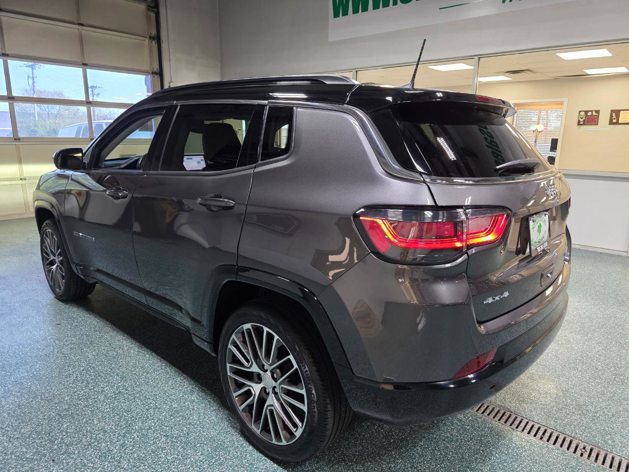 Used 2022 Jeep Compass Limited w/ Elite Group image 9