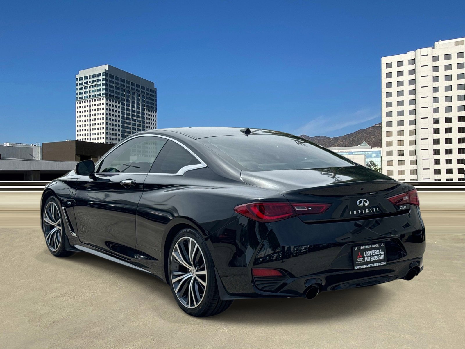 Used 2017 INFINITI Q60 3.0t image 3