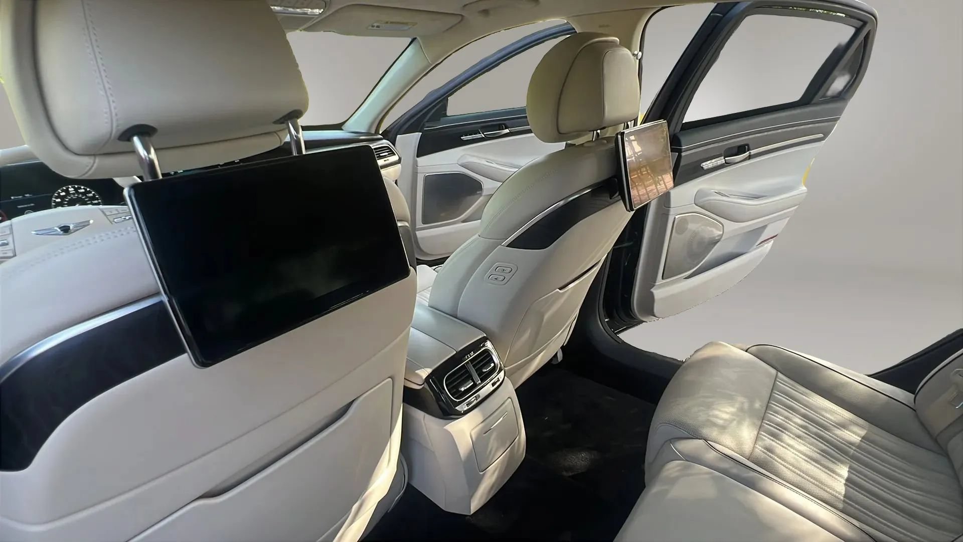 Used 2021 Genesis G90 5.0 Ultimate RWD image 25