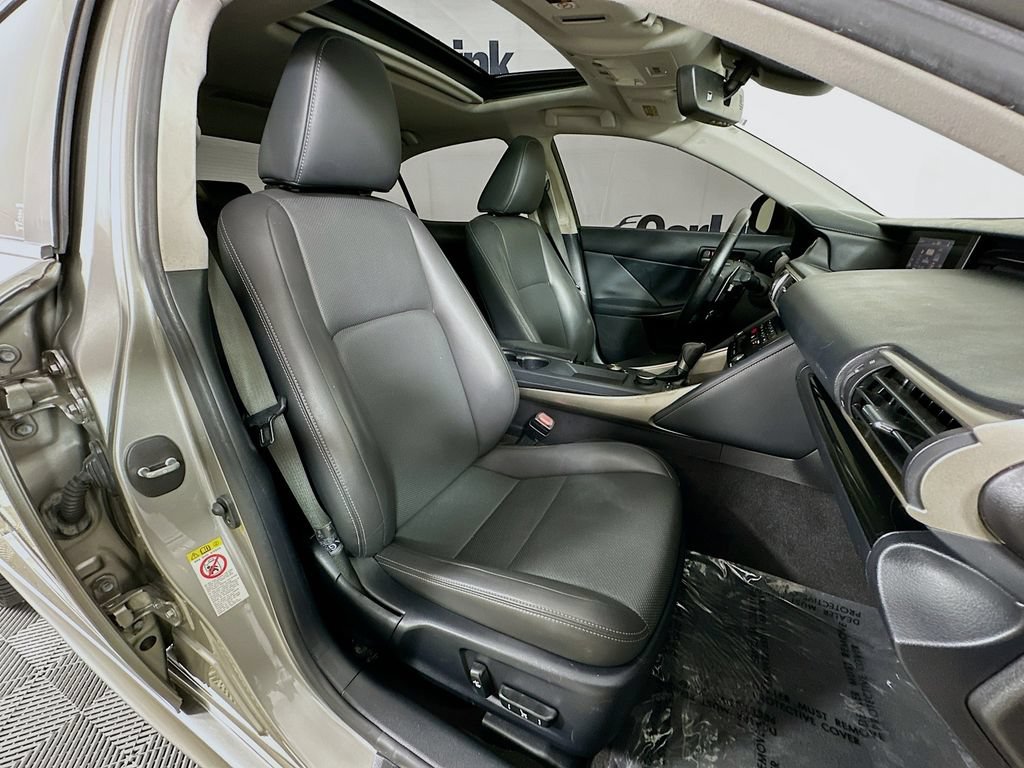 Used 2017 Lexus IS 200t RWD image 33