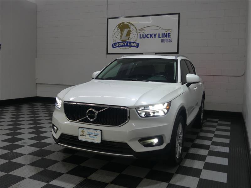 Used 2021 Volvo XC40 T5 Momentum w/ Climate Package image 4