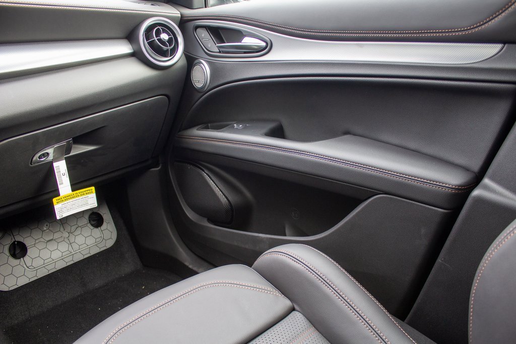 New 2025 Alfa Romeo Stelvio Sprint image 20