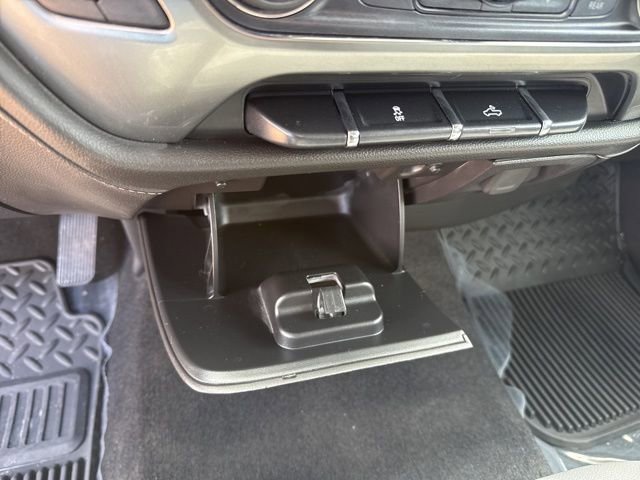 Used 2018 Chevrolet Silverado 1500 LTZ AWD/4WD image 32