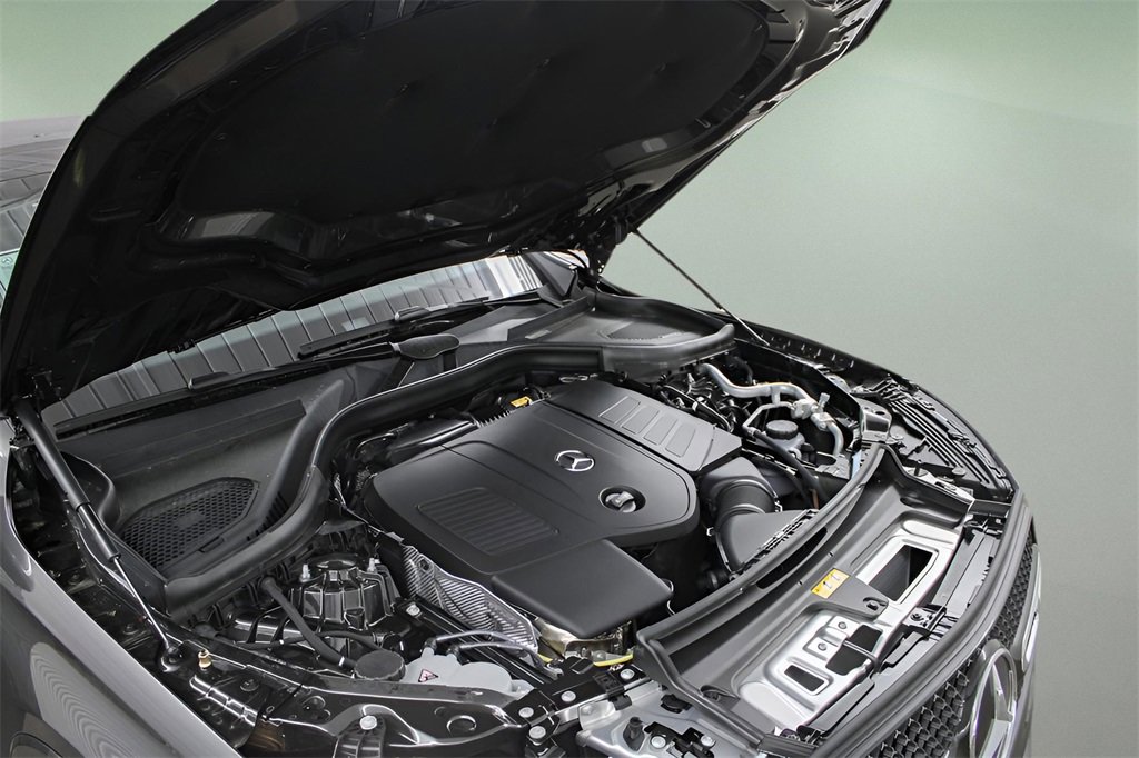 Used 2025 Mercedes-Benz GLC 300 image 24