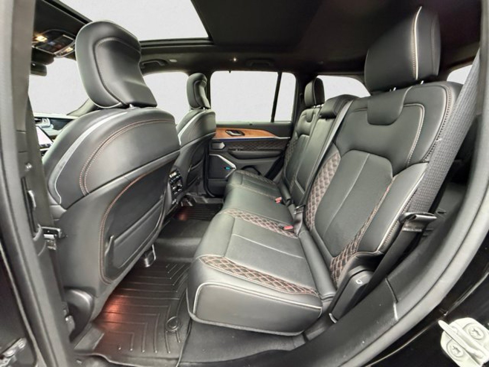 Used 2022 Jeep Grand Cherokee Summit AWD/4WD image 18