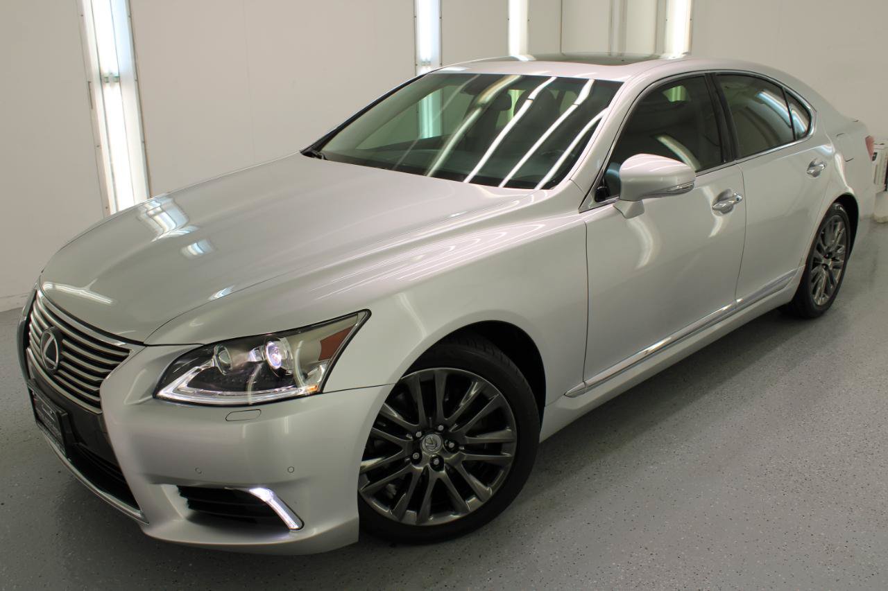 Used 2016 Lexus LS 460 w/ Comfort Package RWD image 2