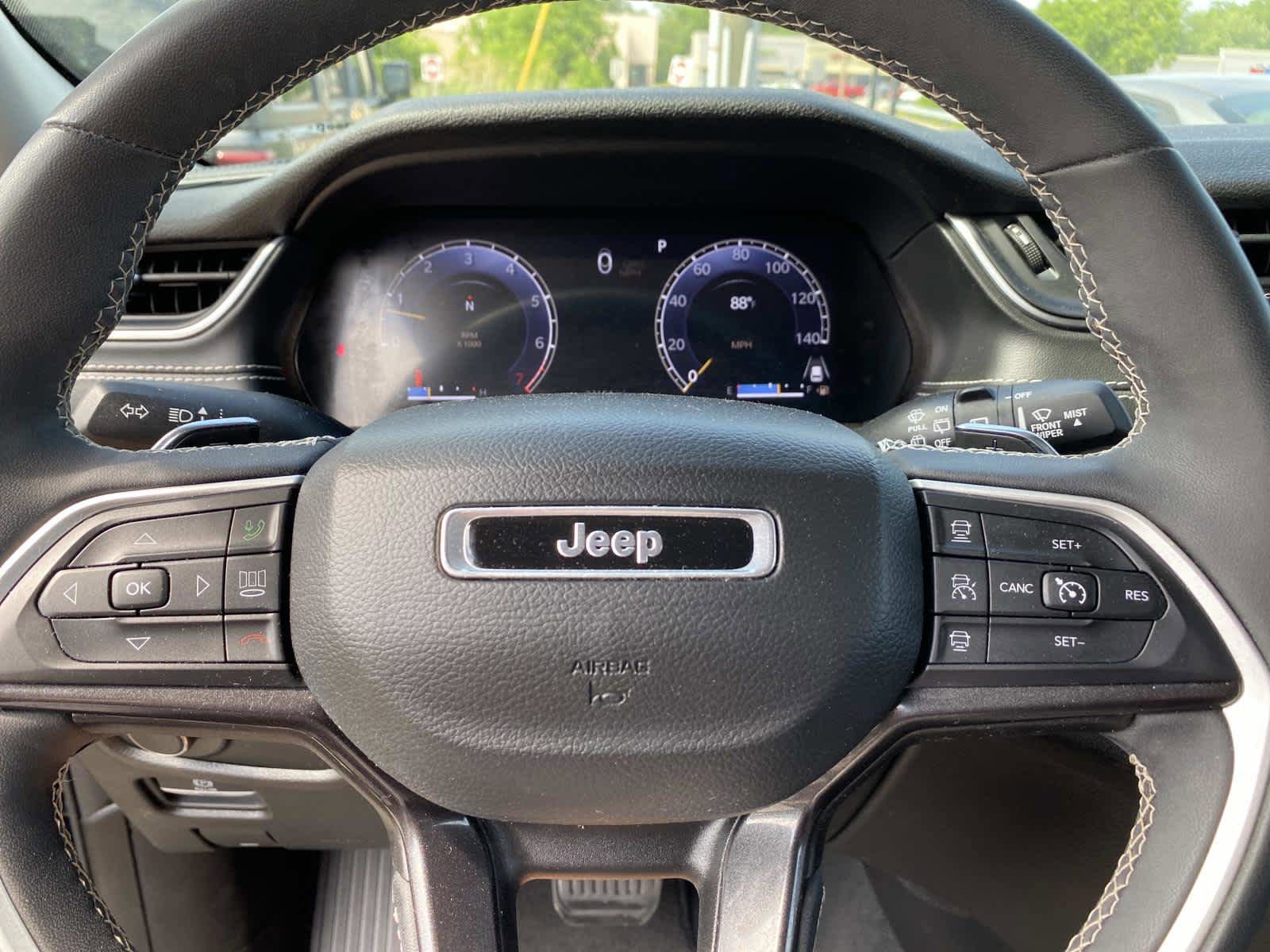 Certified 2023 Jeep Grand Cherokee Laredo w/ Luxury Tech Group I AWD/4WD image 16