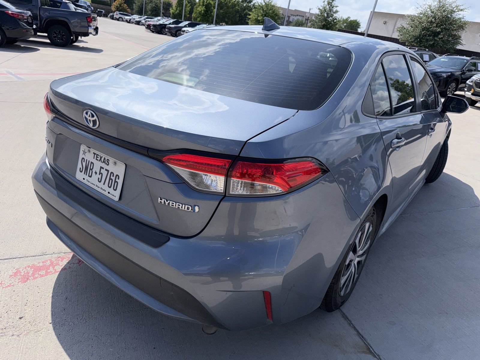Used 2022 Toyota Corolla LE FWD image 3
