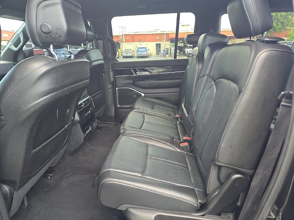 Used 2023 Jeep Wagoneer 2WD image 14