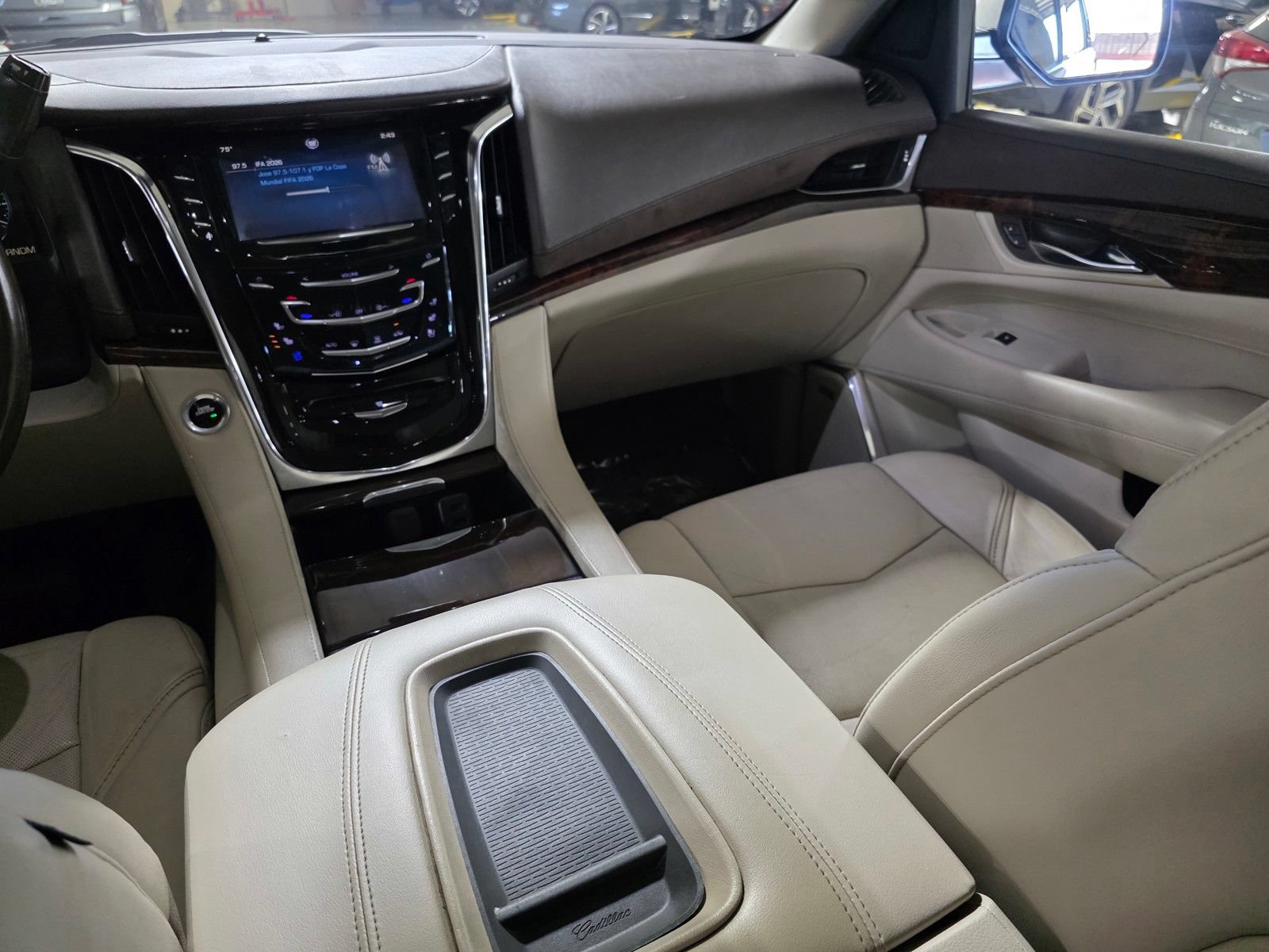 Used 2015 Cadillac Escalade Premium AWD/4WD image 18