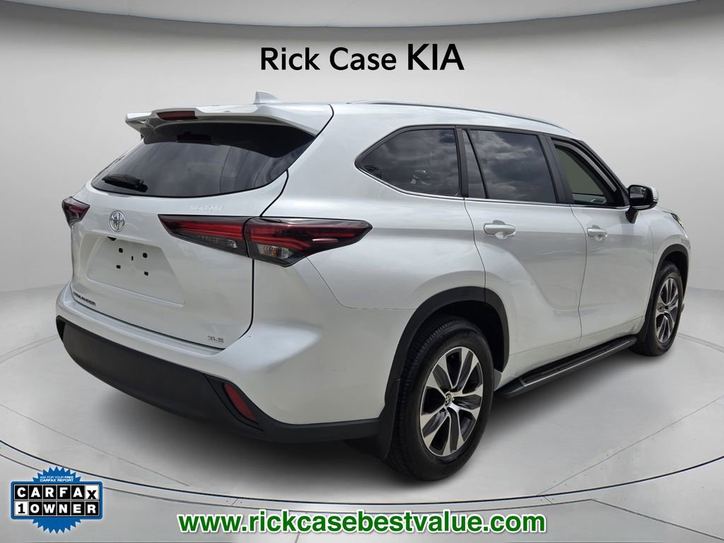 Used 2024 Toyota Highlander XLE image 7