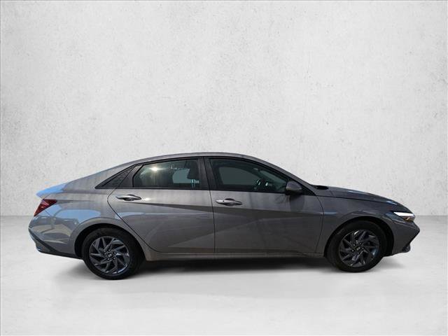 Used 2024 Hyundai Elantra SEL FWD image 4