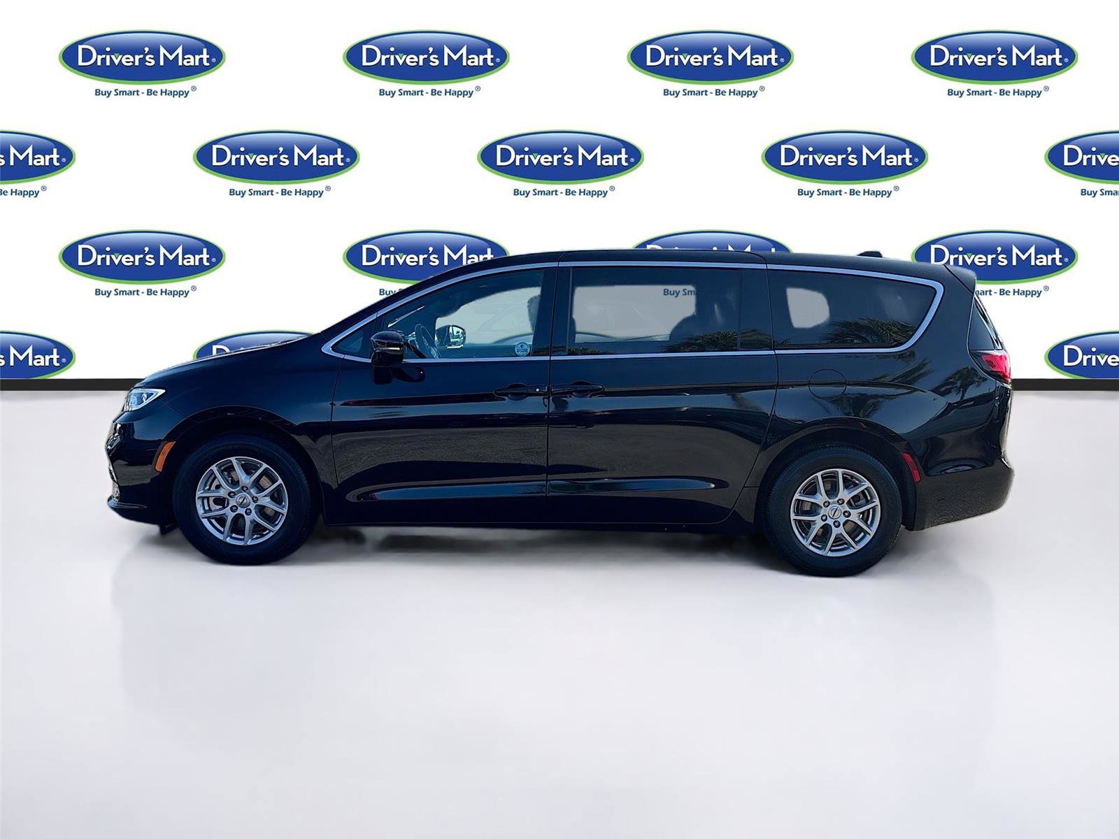 Used 2025 Chrysler Pacifica Select FWD image 4