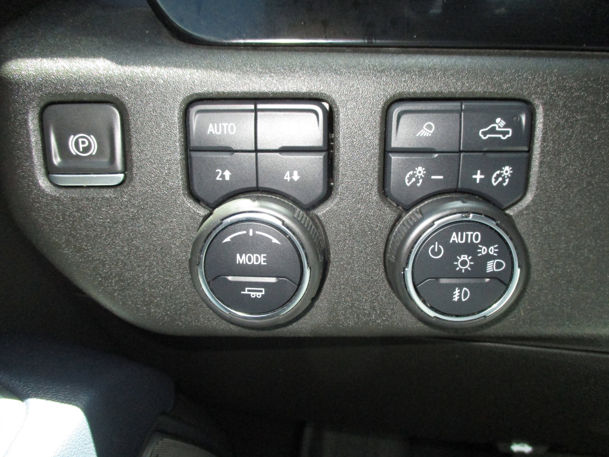 Used 2022 Chevrolet Silverado 1500 High Country w/ High Country Premium Package AWD/4WD image 34