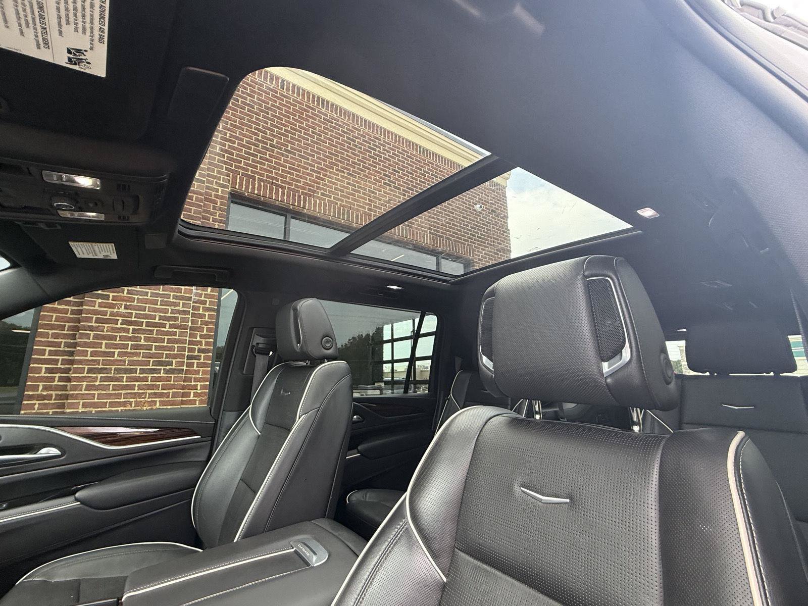 Used 2022 Cadillac Escalade ESV Premium Luxury w/ Performance Package AWD/4WD image 5