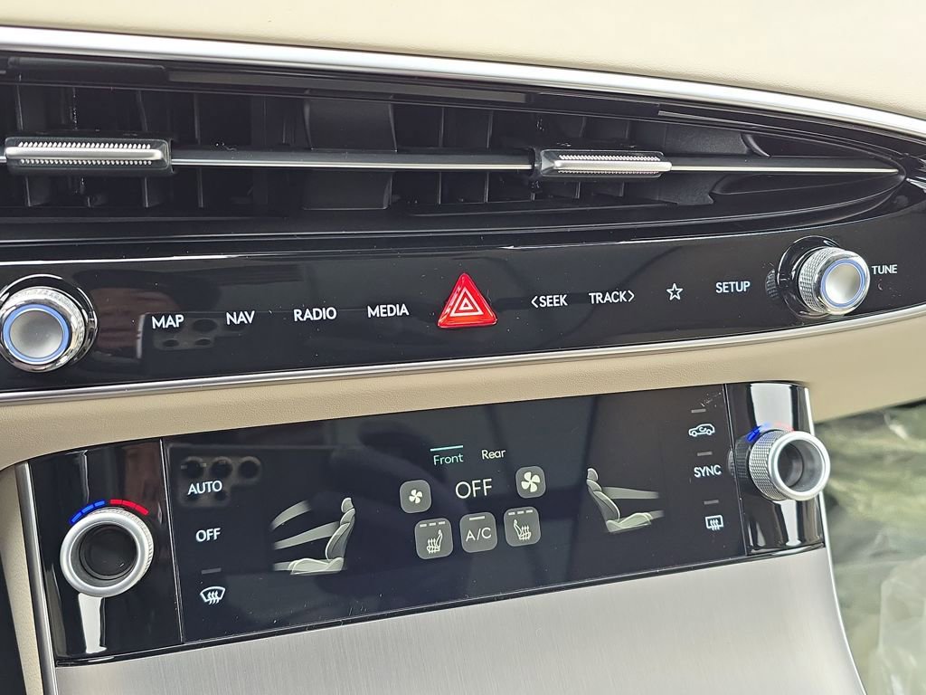 New 2026 Genesis GV70 2.5T Select image 18