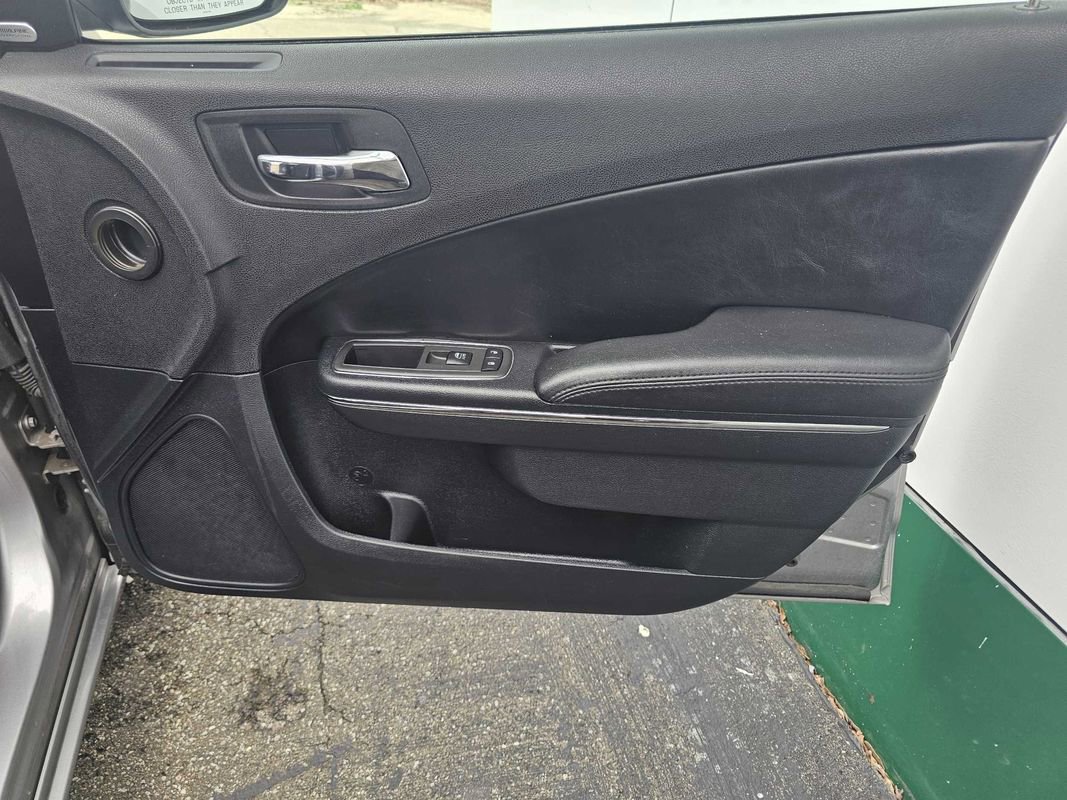 Used 2013 Dodge Charger SXT image 32