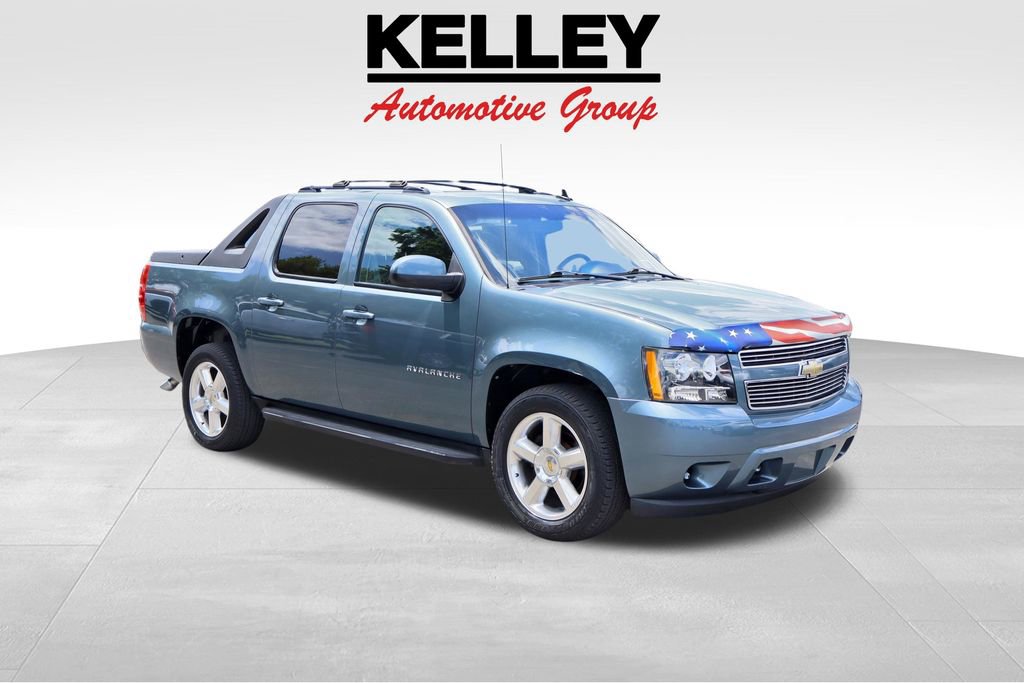 Used 2011 Chevrolet Avalanche LS image 1